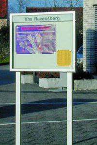 Aluminium-outdoor-showcase-standing-200x300-1